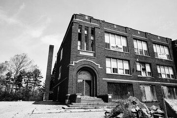 Abandon old vintage high school stands condemned
