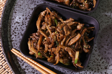 Cogumelo Shimezi na Manteiga / Shimezi Mushroom in Butter