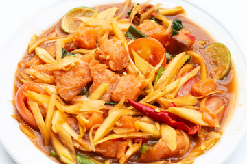 Spicy papaya salad with salmon