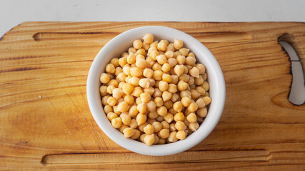 Top view of a bunch of chickpeas in a white bowl