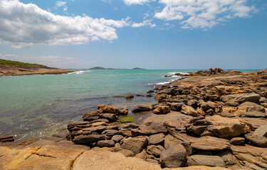 Fototapeta na wymiar rochas da Praia do Ermitão Guarapari região metropolitana de Vitória, Espirito Santo, Brasil