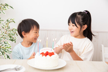 Obraz na płótnie Canvas バースデーケーキと子ども　birthdaycake