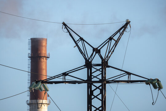 Lattice-type overhead power line tower and power plant chimne