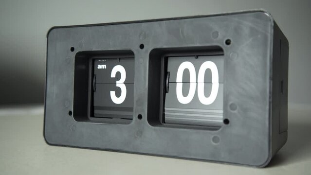 Flip clock show it's 3 a.m. time
