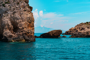Fototapeta premium amazing natural seascape and lanscape, beautiful turqoise water color, colorful coast rocks