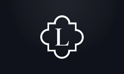 Obraz premium Royal Luxury gold logo monogram vector. Royal company brand logo and snow icon golden flower frame symbol letter with gold frame icon vector