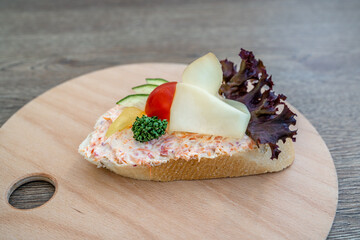 bread with salad, vegetables and egg