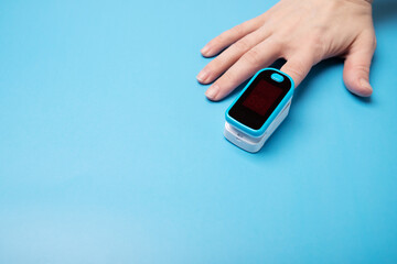 pulse oximeter on the finger, hypoxia