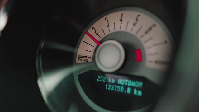 The red needle on the speedometer in the wheelhouse of a luxury car