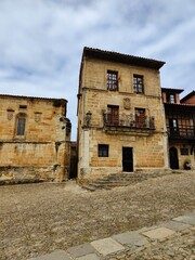 Fototapeta na wymiar Santillana del Mar, pueblo medieval de Cantabria, España