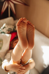 feet of a child on the sofa
