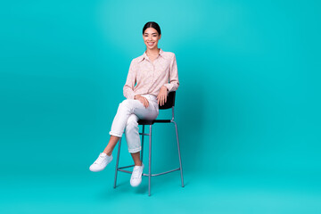 Full size photo of young korean lady sit bar chair relaxing toothy smile wear stylish smart casual...