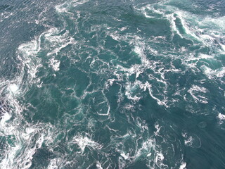 鳴門海峡大橋の渦潮の空撮写真