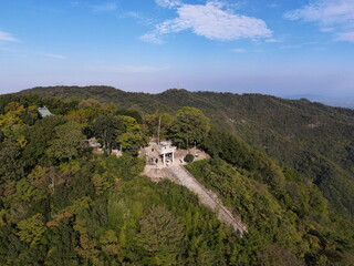 高屋神社の天空の鳥居と海の空撮写真