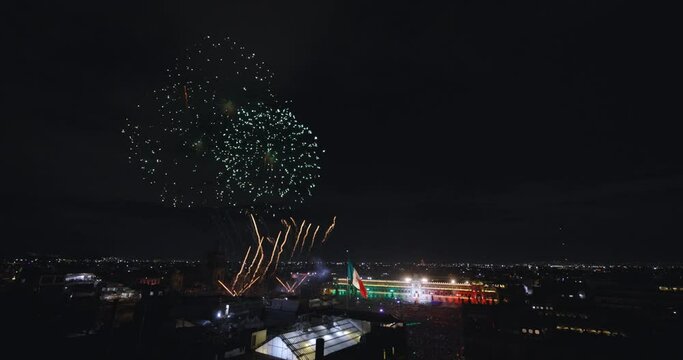 Fuegos artificiales en zocalo ciudad de mexico