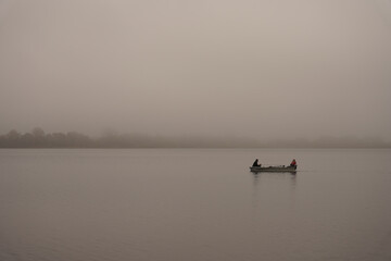 Fototapeta na wymiar Boot im Nebel