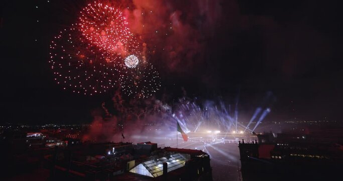Fuegos artificiales en zocalo ciudad de mexico