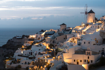 Île de Santorin - Crépuscule sur le village d'Oia