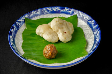 Beppa Tellu is a cake typical of the Bugis tribe. made from flour with peanut filling that has been mixed with brown sugar.