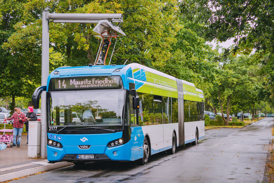 26 July 2022, Munster, Germany: The electric bus is charged after the completed city route. The problem of ecology and green energy in public transport