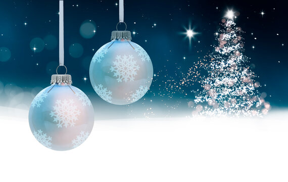 Blaue gläserne Weihnachtskugel vor blauem Hintergrund