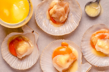 Raw scallops with melted butter