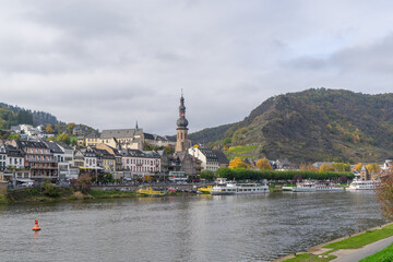 Obraz premium View to the german church Saint Martin at the city called Cochem