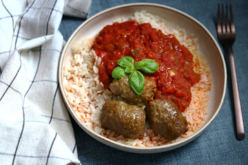 Rice with meatballs and tomato sauce.