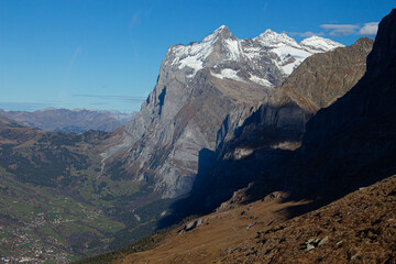 Magnifiques paysages enneigés dans les Alpes