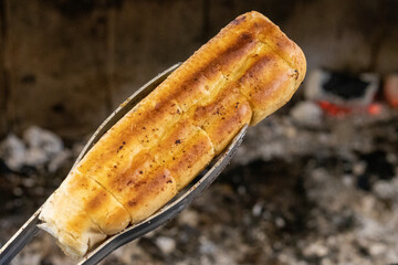 Garlic bread, the delicious accompaniment of barbecue gaúcho.	