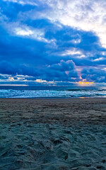 Colorful golden sunset big wave and beach Puerto Escondido Mexico. - obrazy, fototapety, plakaty