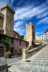 Obraz premium BCobbled street with stone buildings in the town of Bolsena