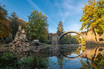 Cercles muraux Le Rakotzbrücke Rakotzbrücke im Herbst