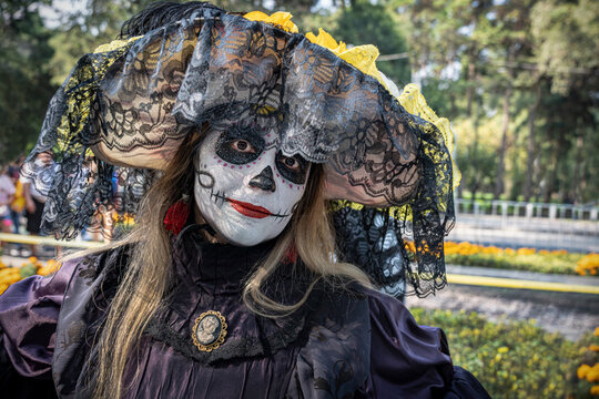 Mexican Catrina as they name an elegant deceased woman in the Day of the Dead festival.
Posing to represent and honor the death but loved ones.
