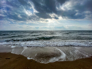 Vue sur la plage de Portiragnes, sous un ciel couvert, le 28 Octobre 2022.