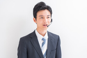 話をするオペレーター