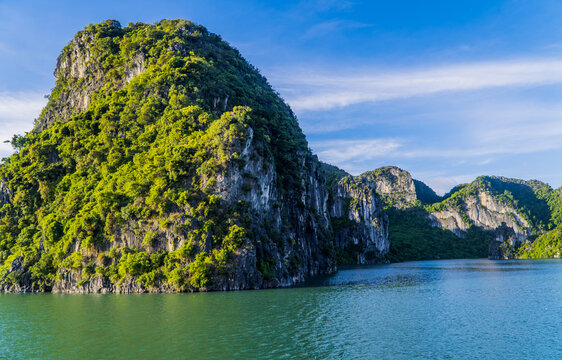 Amazing rock formations and landscapes in Ha Long Bay, Vietnam