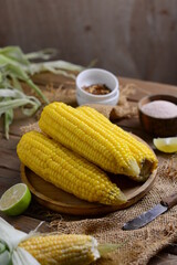 grilled corn on the cob with corn 