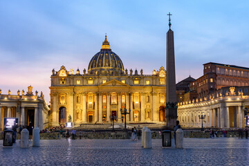 St. Peter's basilica on St. Peter's square in Vatican, center of Rome, Italy - obrazy, fototapety, plakaty