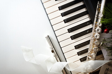Musical concert with piano and transverse flute on white table © Davizro Photography