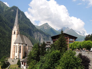 Fototapeta na wymiar Heiligenblut , localidad de Austria, en plena zona alpina.