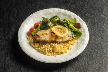 白身魚のムニエル　 white fish grilled with butter