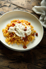 Pasta with fresh cheese and tomatoes