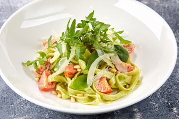 pasta with cheese and arugula