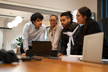 Business people brainstorming over laptop