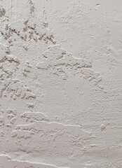 Fondo abstracto con detalle y textura de superficie rugosa, con suave degradado de luz y tonos blancos