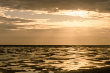 Coucher de soleil , vasiéres, Baie de Somme, 80, France