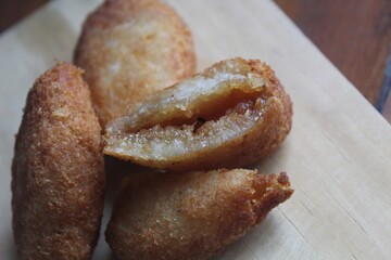 Misro is a food made from grated cassava which is filled with brown sugar inside and then fried.