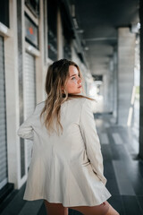 Obraz premium Pretty woman walking along modern city street 