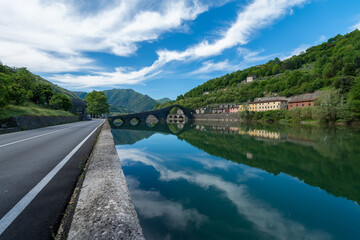 Ponte sul fiume Serchio in Garfagnana, Toscana